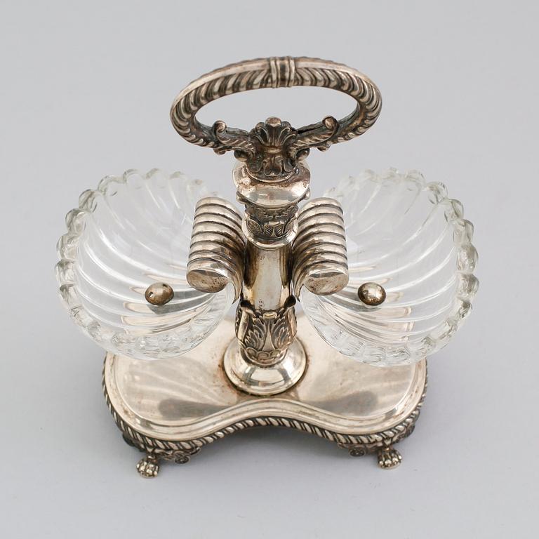 SALTKAR, silver och glas, otydliga svenska stämplar, 1800-talets mitt.