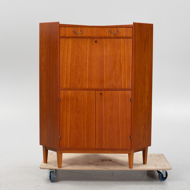 A mid 20th Century cabinet.