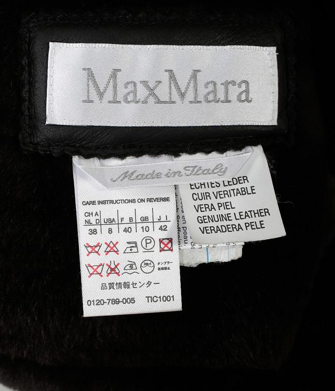 JACKA, Max Mara.