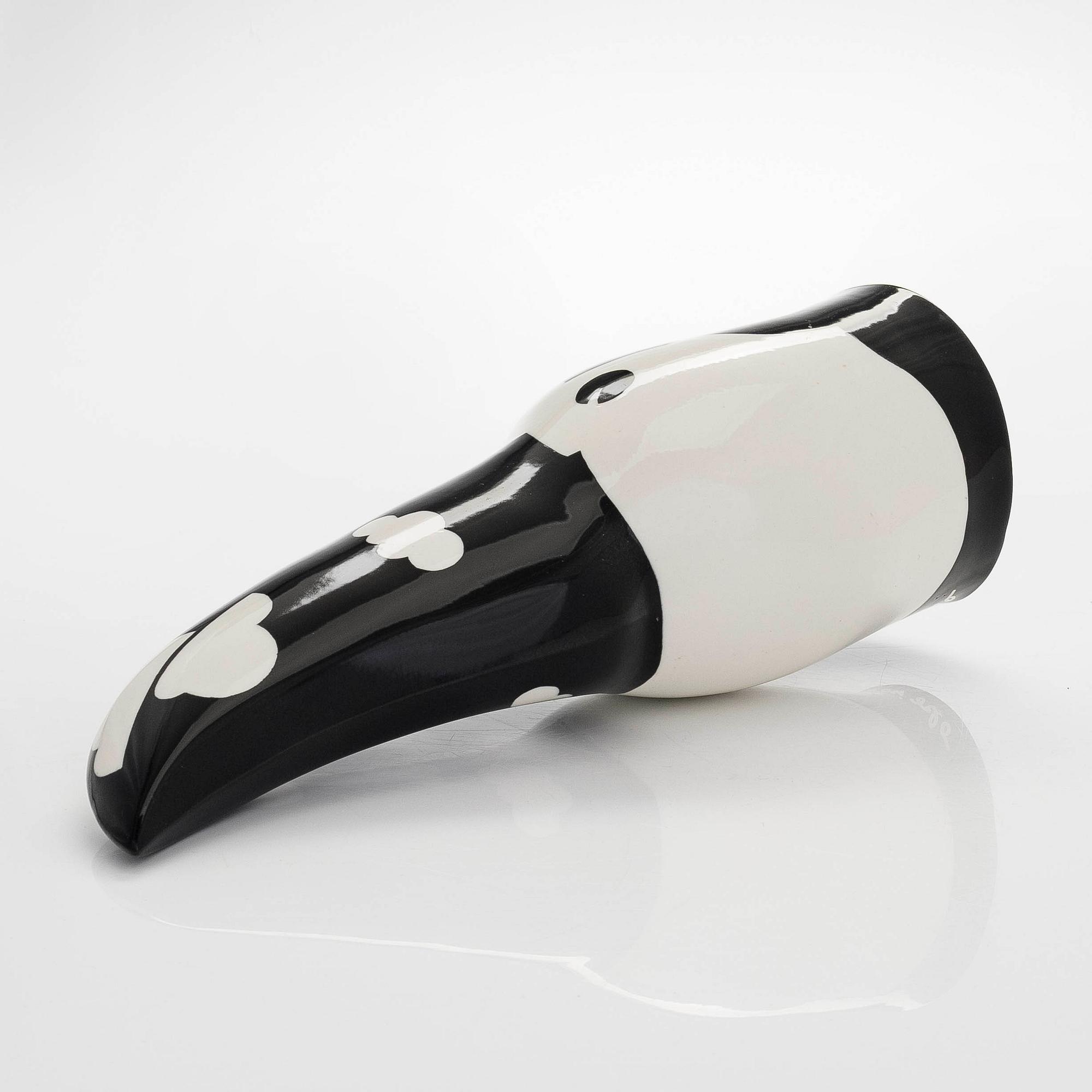 Pauli Vuorisalo, veistos, posliinia, signeerattu PV, 7/-90 Arabia Finland.