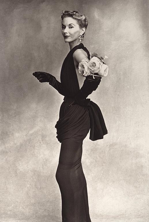 Irving Penn, "Lisa Fonssagrives-Penn (Woman with roses on her arm)", 1950.