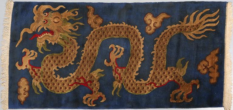 MATTA, Kina, 178 x 91 cm, 1900-talet senare del.