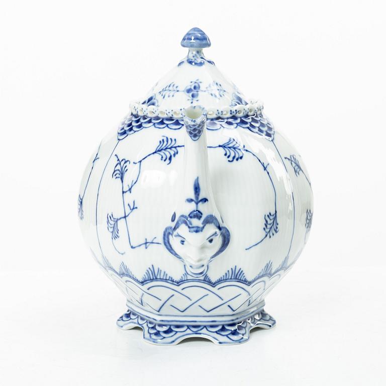 Royal Copenhagen, A 'Blue Fluted Full Lace' / 'Musselmalet' porcelain teapot, model 1119, 1969-73.