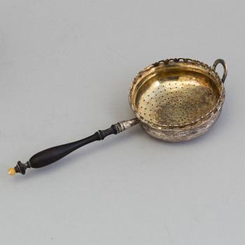 TESPINDEL & NÅLFAT, silver, bl a Gustaf Möllenborg, Stockholm, 1860.