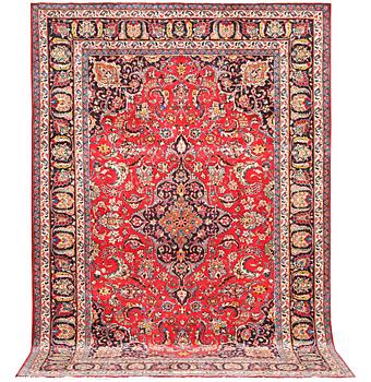 A Najafabad carpet, c. 292 x 202 cm.