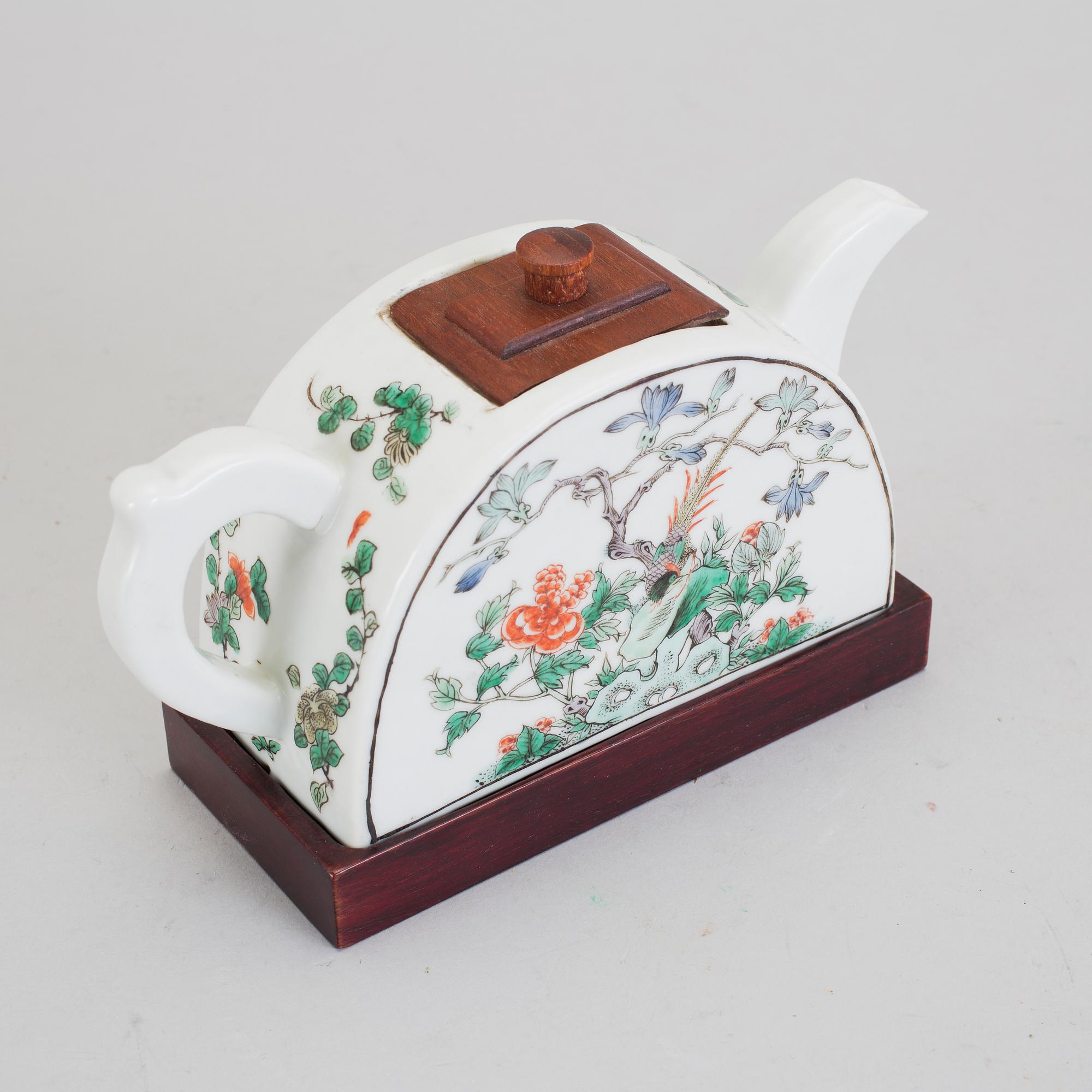 TEKANNA, porslin, Kina, omkring sekelskiftet 1900.