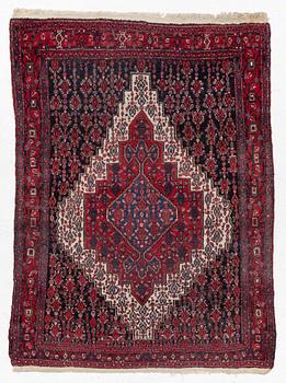 A Senneh rug, c. 200 x 150 cm.