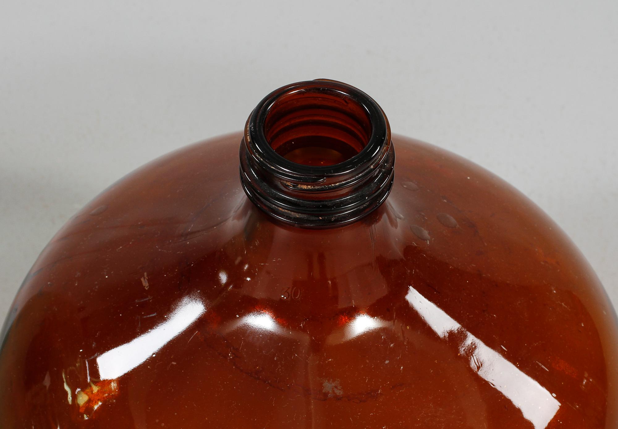DAMEJEANNER, 2 st, glas, 1900-talets första hälft.