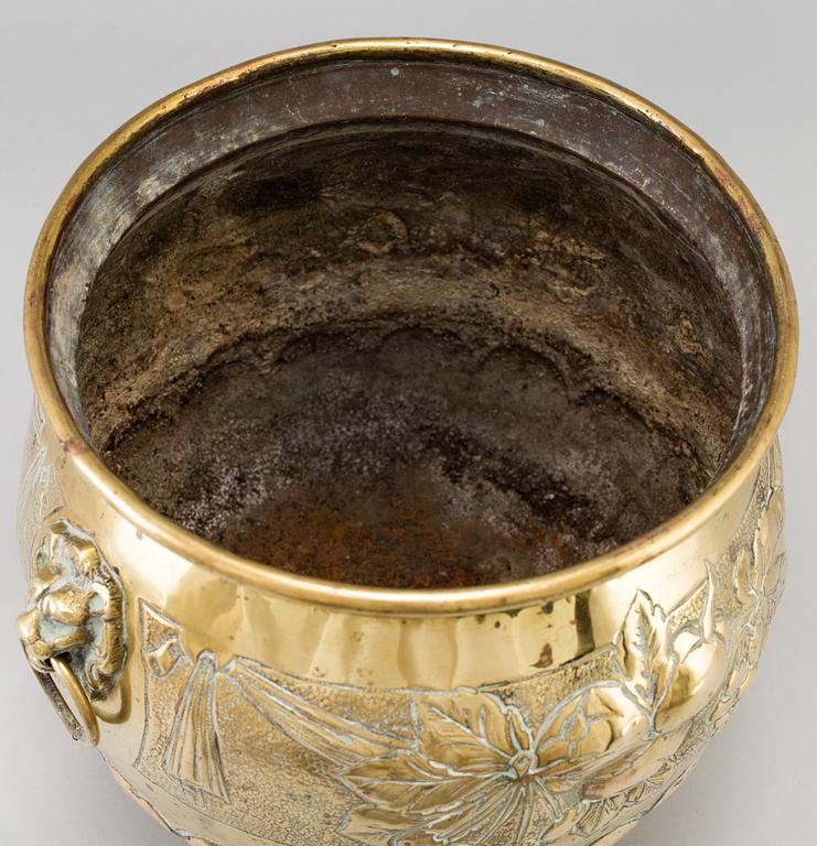 A BRASS FLOWER POT, 19th century.