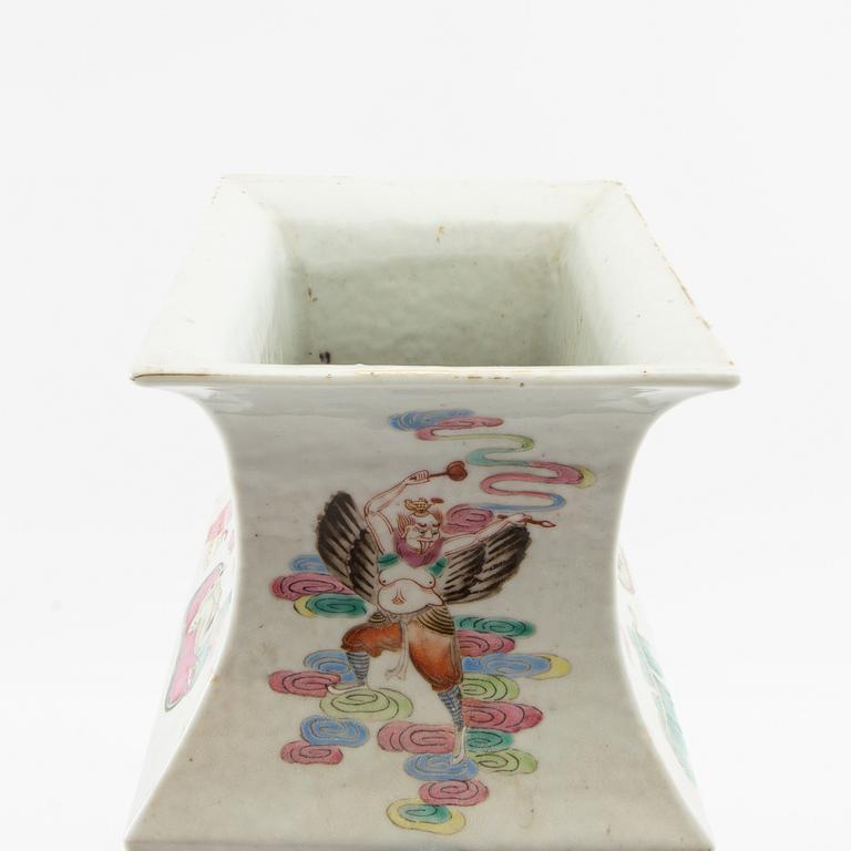 Vas Kina 1900-tal porslin.