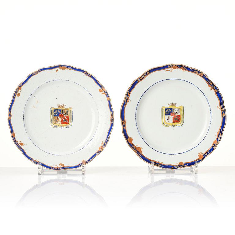 A set of 8 Chinese Export armorial dinner plates, Qing dynasty, 1790's.