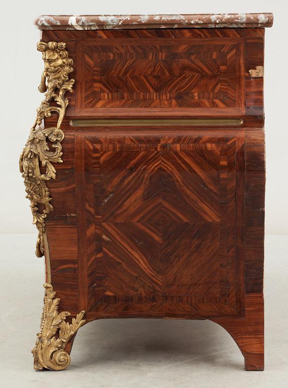 A French Régence 18th century commode in the manner of F. Mondon.