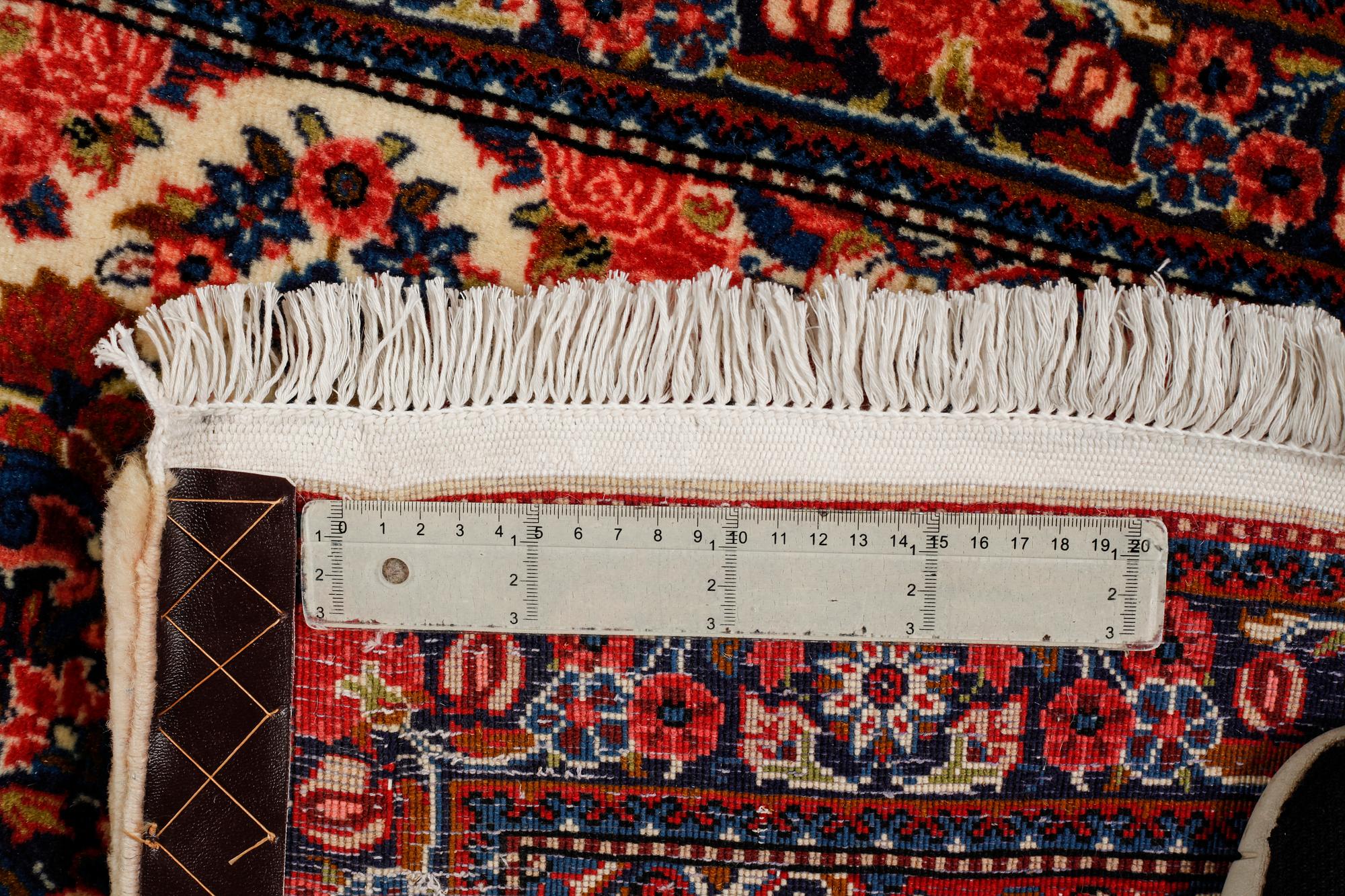 MATTA, Malayer, ca 110 x 70 cm.