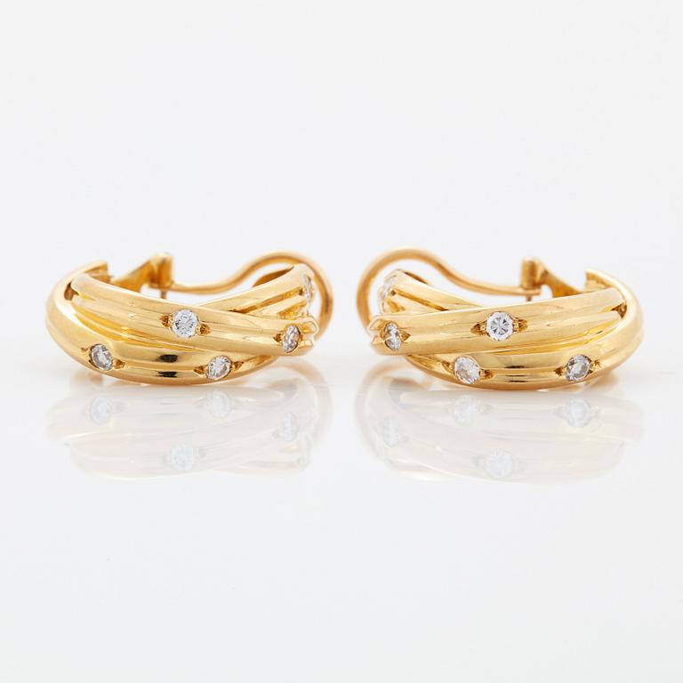 Cartier ett par örhängen "Trinity" 18K guld med runda briljantslipade diamanter.