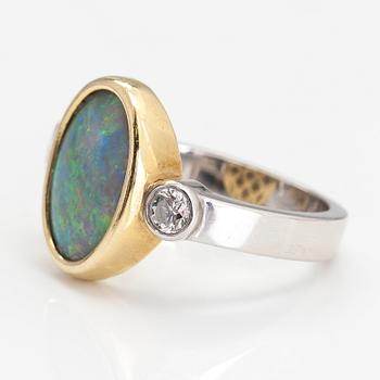 Ring, platina, 18K guld, opal och diamanter ca 0.20 ct tot.