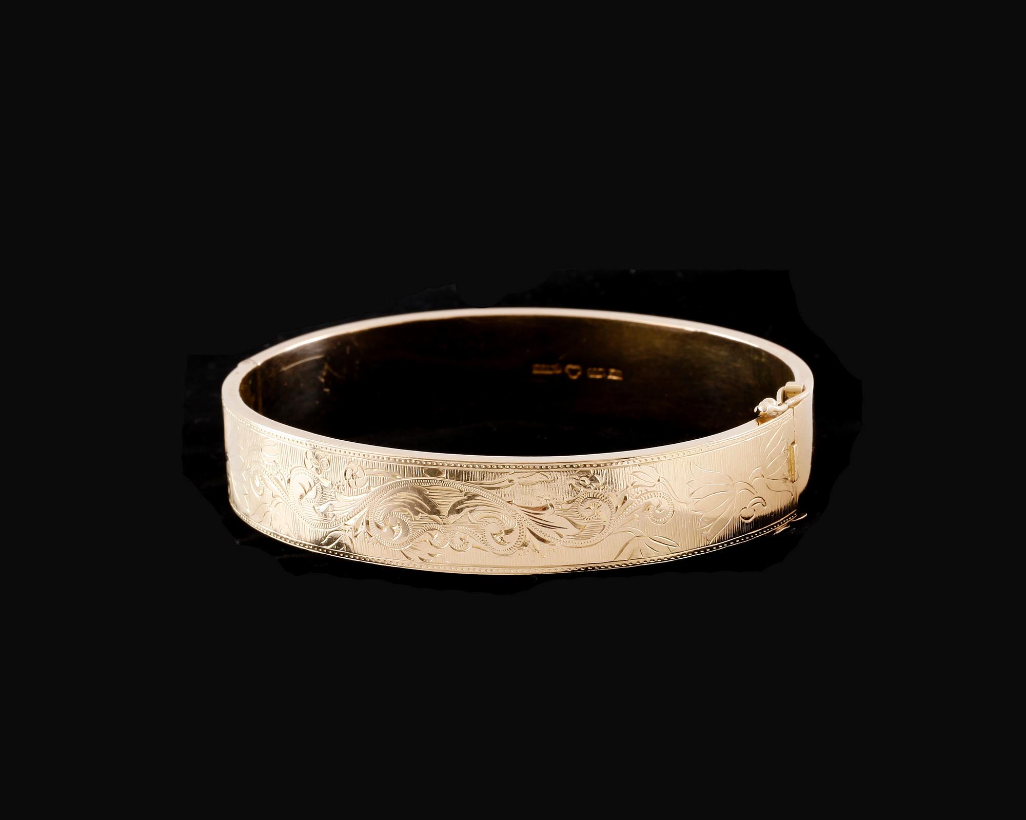 ARMRING, 18k guld, Stockholm, 1932. Ca 28g.