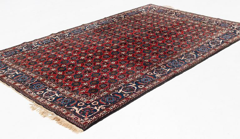 A semi-antique Veramin carpet, ca 315 x 201 cm.