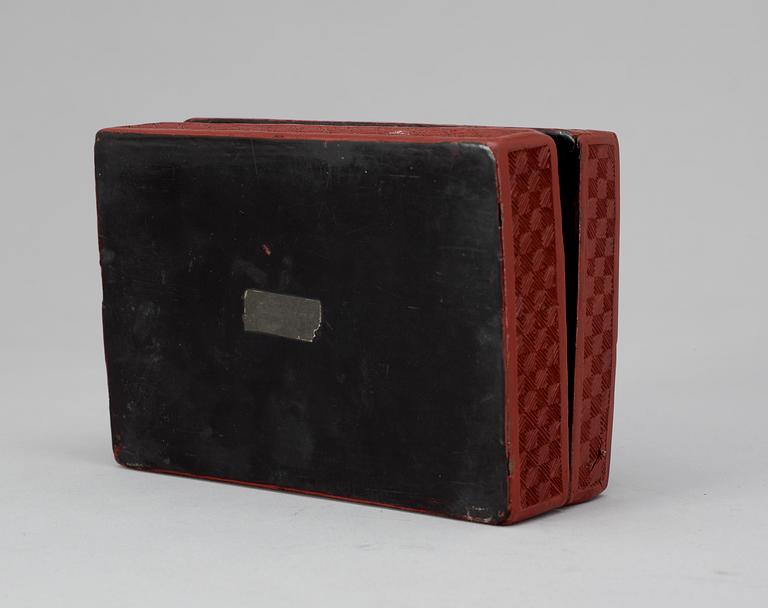 ASK med LOCK, röd lack. Sen Qing.