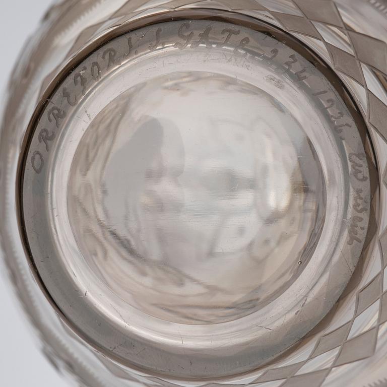 Simon Gate, an engraved glass decanter with stopper, Orrefors 1926, model 234.