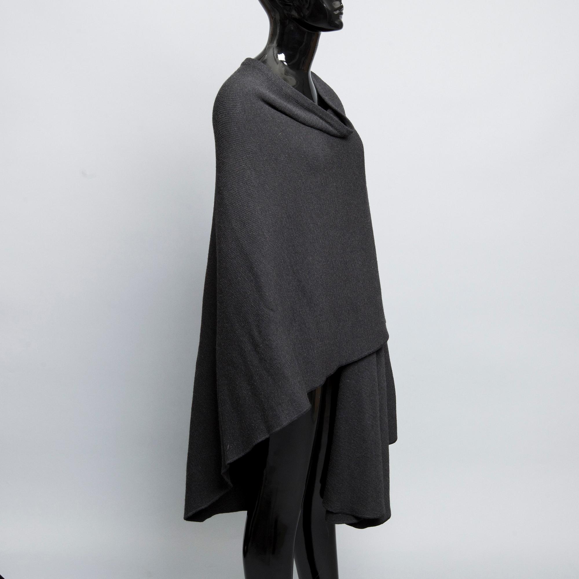 CAPE, Yves Saint Laurent.