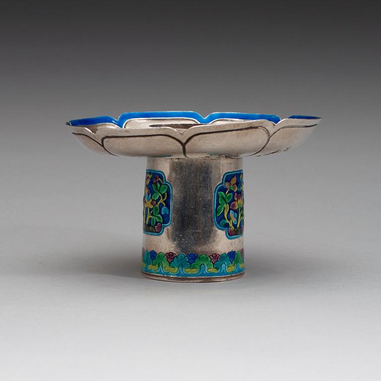 STÄLL, silver och emalj. Kina, 1900-talets början.
