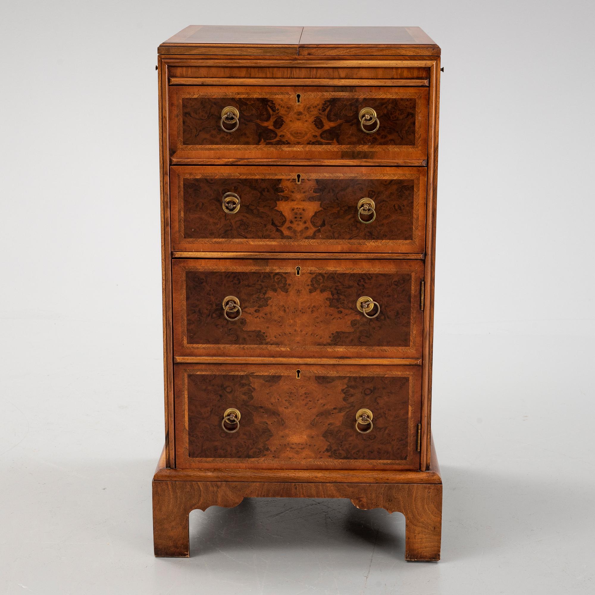 Byrå, England, 1900-tal.