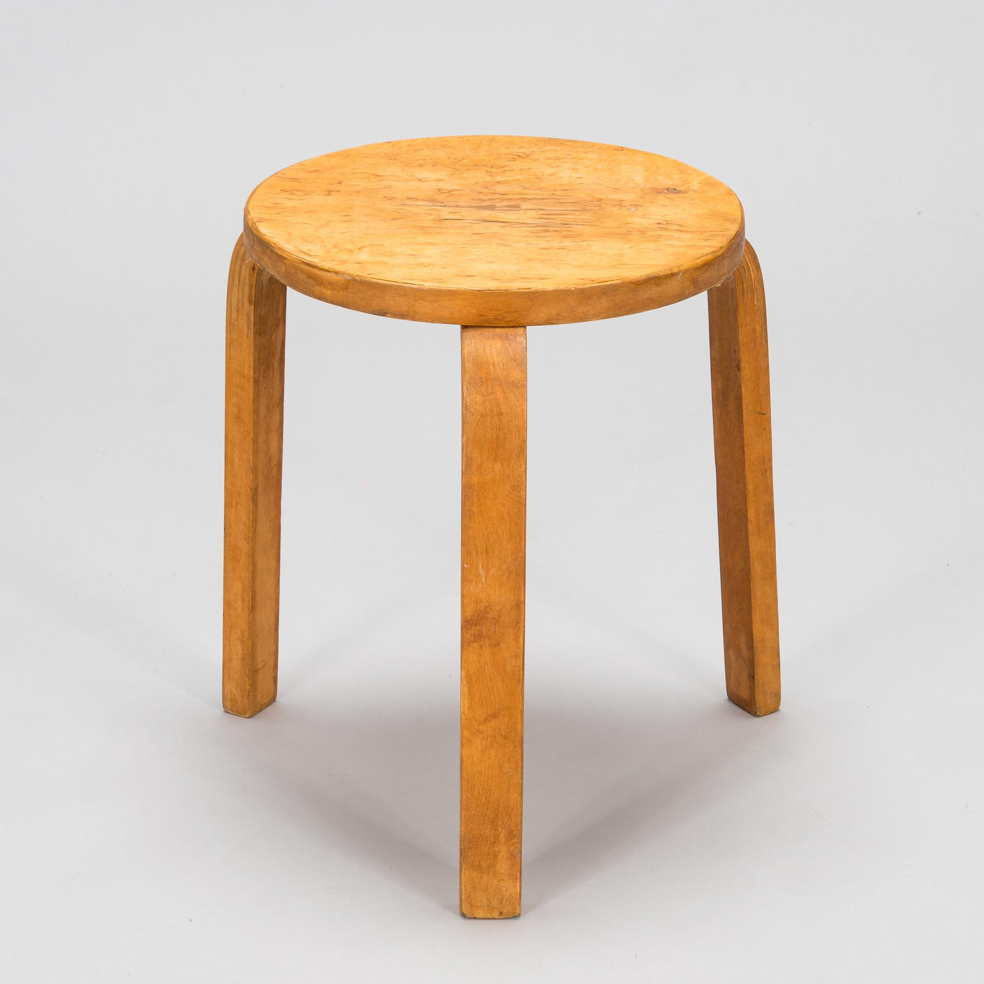 Alvar Aalto, pall modell 60, för O.Y. Huonekalu-ja Rakennustyötehdas A.B. 1900-talets mitt.