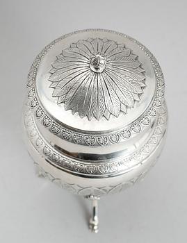 LOCKSKÅL, silver, empirestil, otydliga stämplar. Vikt 262 gram.