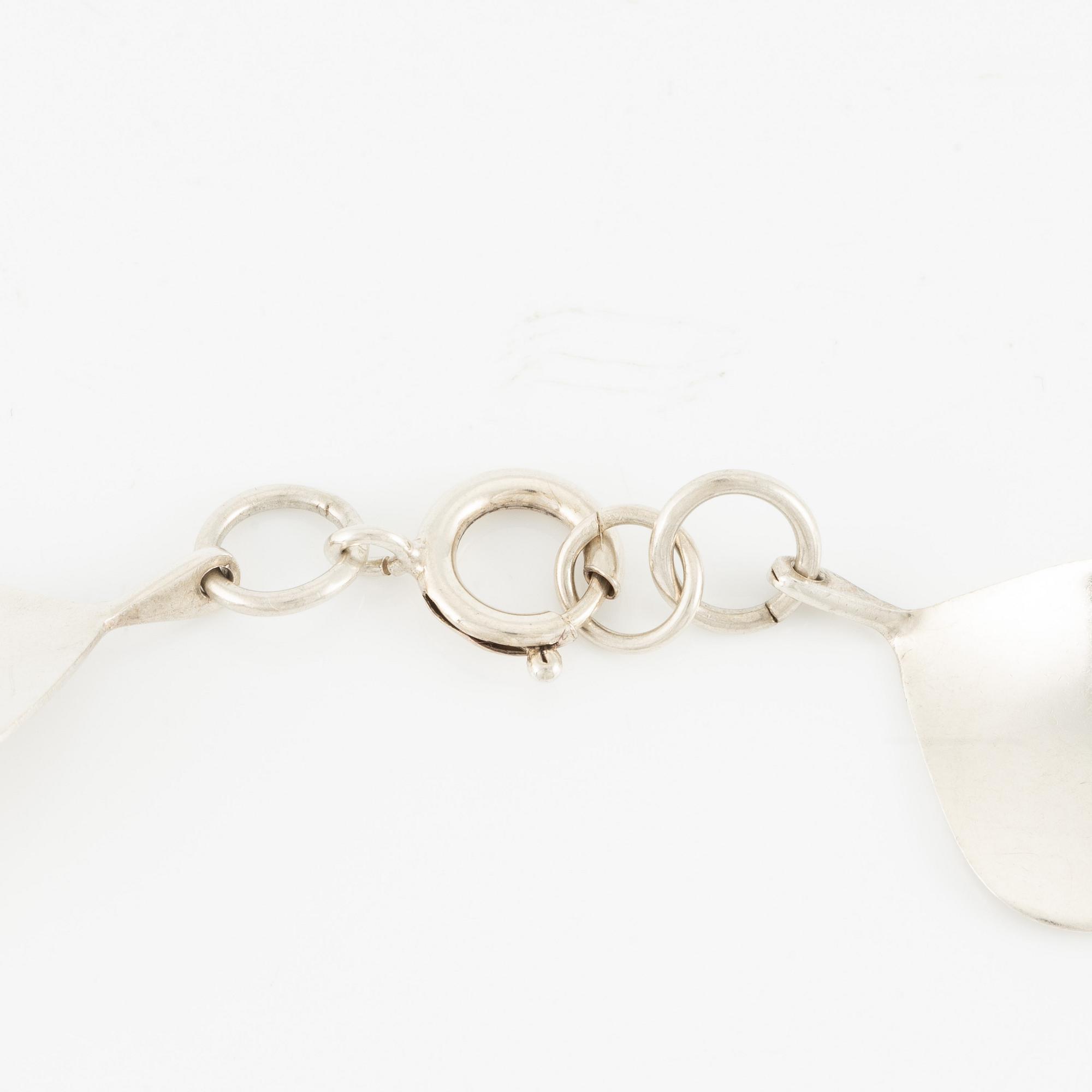 Flavia och Borgila, collier och örhängen, silver.