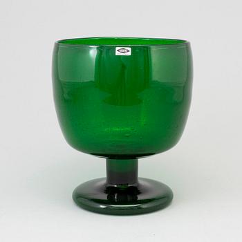 A large green glass goblet, Nuutajärvi, Notsjö, Finland, late 20th century.