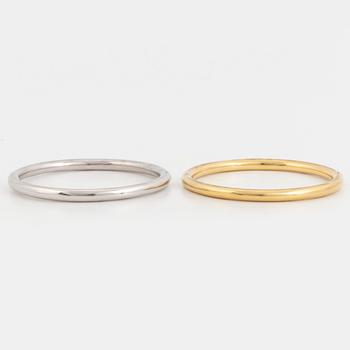 Two 18K gold and white gold bangles.