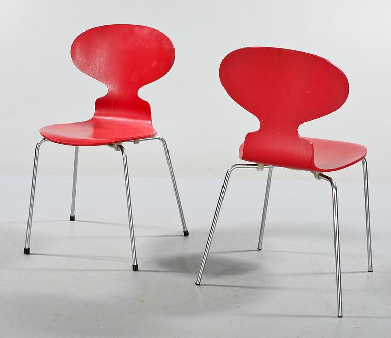 STOLAR, ett par, "Myran", Arne Jacobsen, Fritz Hansen, 1969.