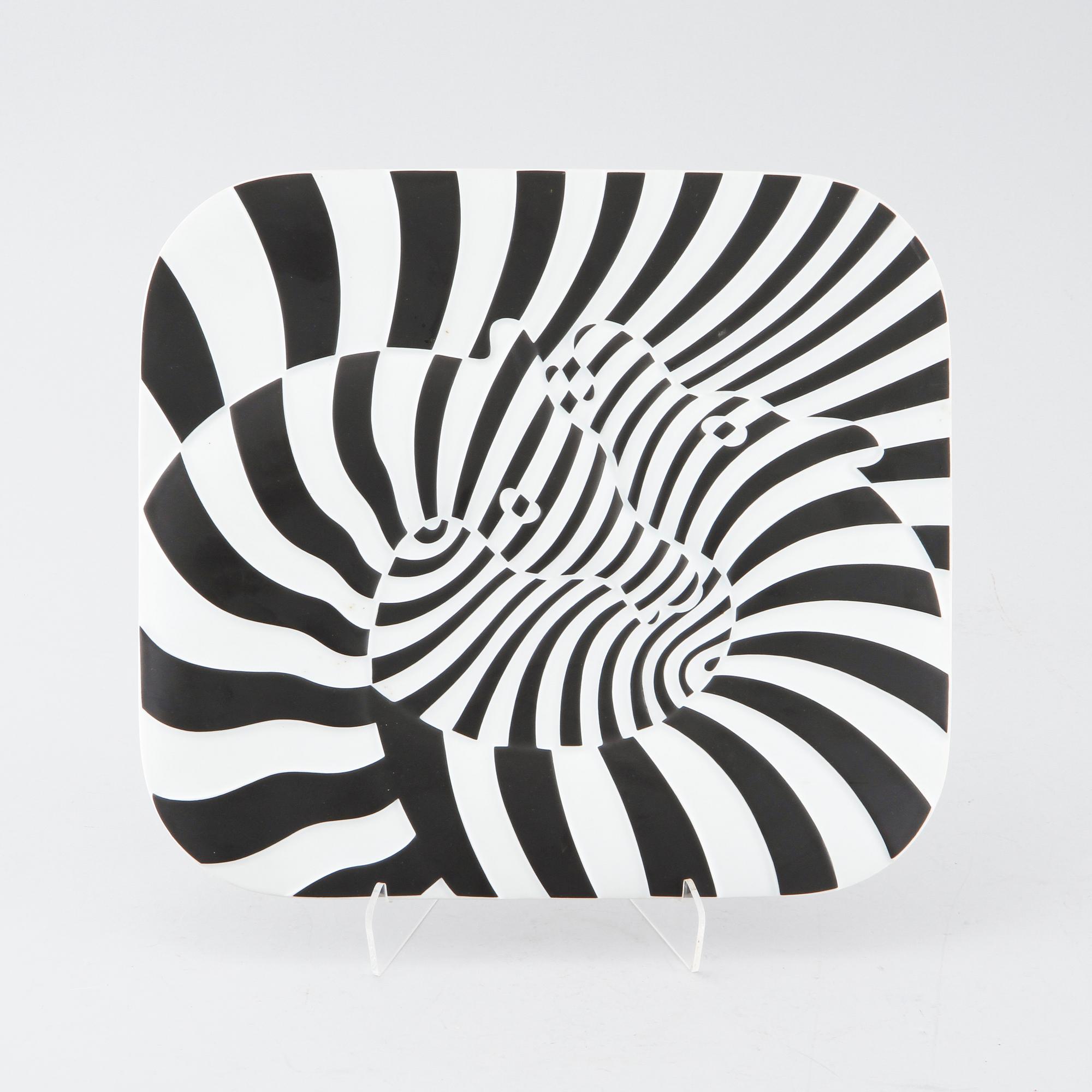 VICTOR VASARELY, a porcelian dish for Rosenthal, signd and numbered 916/3000.