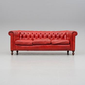 SOFFA, Chesterfield-modell, Furnwood 1900-talets andra hälft. England.