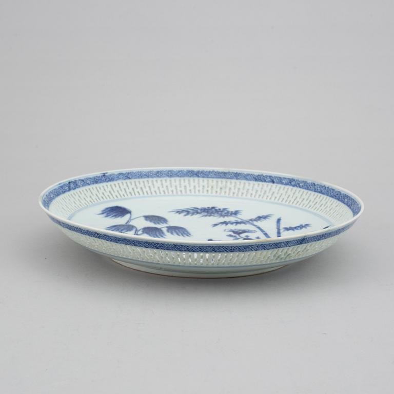 A blue and white dish, Qing dynasty, Qianlong (1736-95).