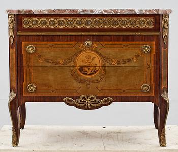 BYRÅ, gustaviansk stil, 1900-tal.