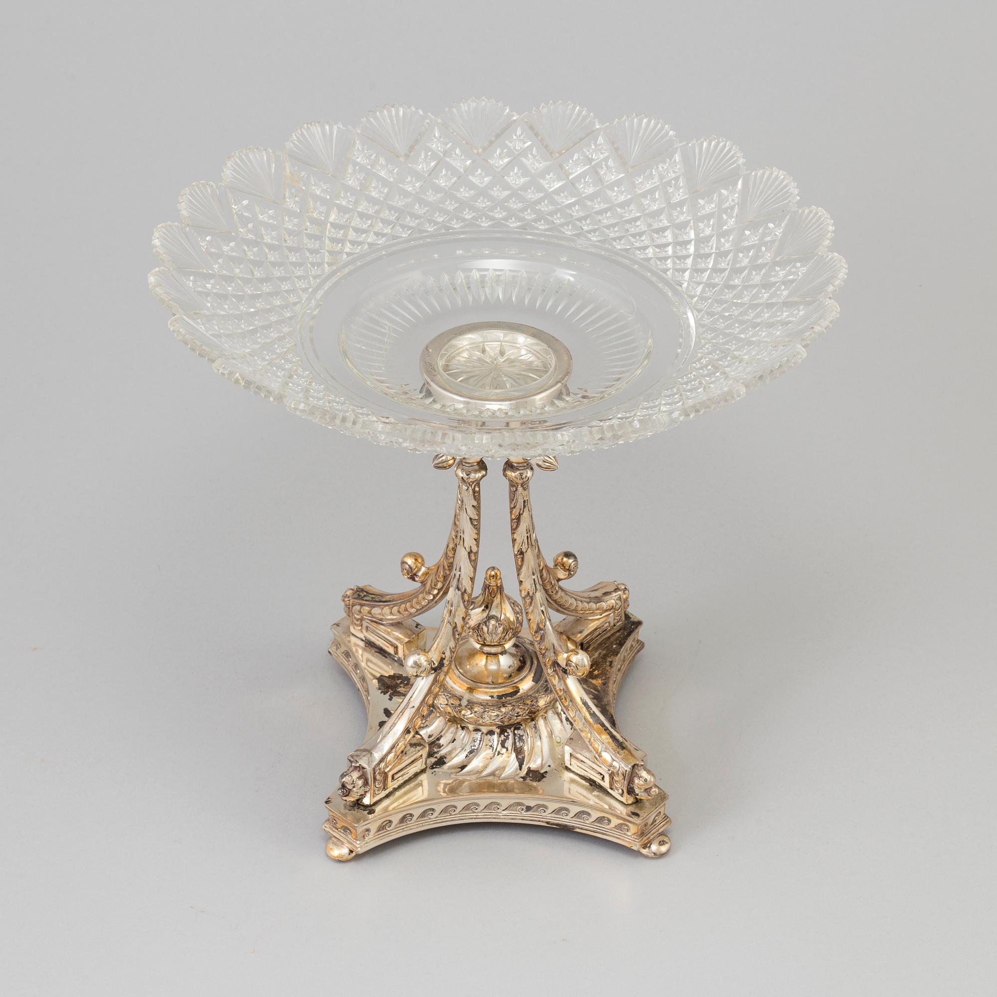 A SILVER AND GLASS PLATE ON STAND, C G Hallberg, Stockholm 1895. Silver weight ca 600 g.