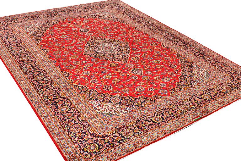 A Kashan carpet, c. 388 x 295 cm.