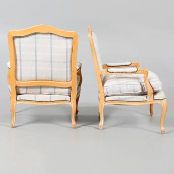 KARMSTOLAR, ett par, Louis XV-stil, 1900-talets andra hälft.
