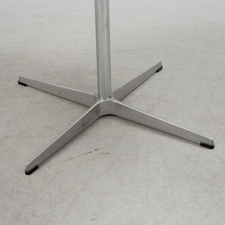 BRUNO MATHSSON & PIET HEIN, matbord för Fritz Hansen, Danmark, 2000-tal.