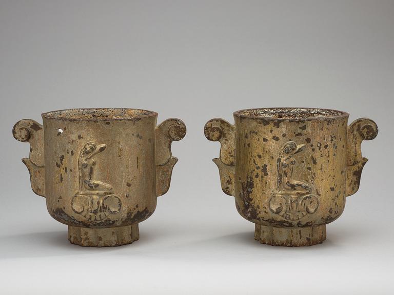 A pair of cast iron garden urns, Sweden 1920'-30's,