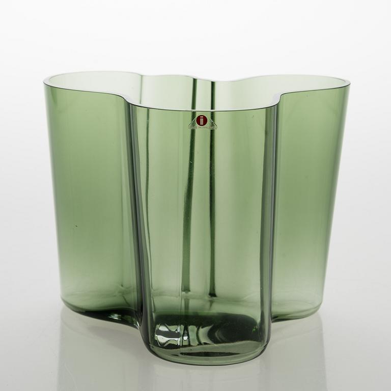 ALVAR AALTO, MALJAKKO, lasia, "Savoy" 3030, 50-vuotis juhlamaljakko, signeerattu A. Aalto 1936-1986 Iittala 1324/8000.