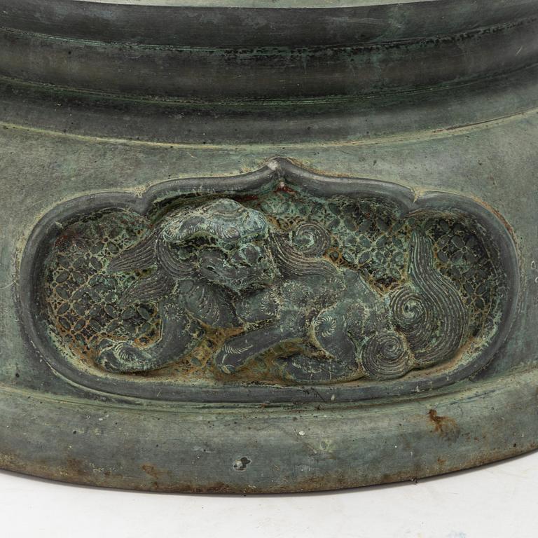 Lykta, brons. Japan, tidigt 1900-tal.