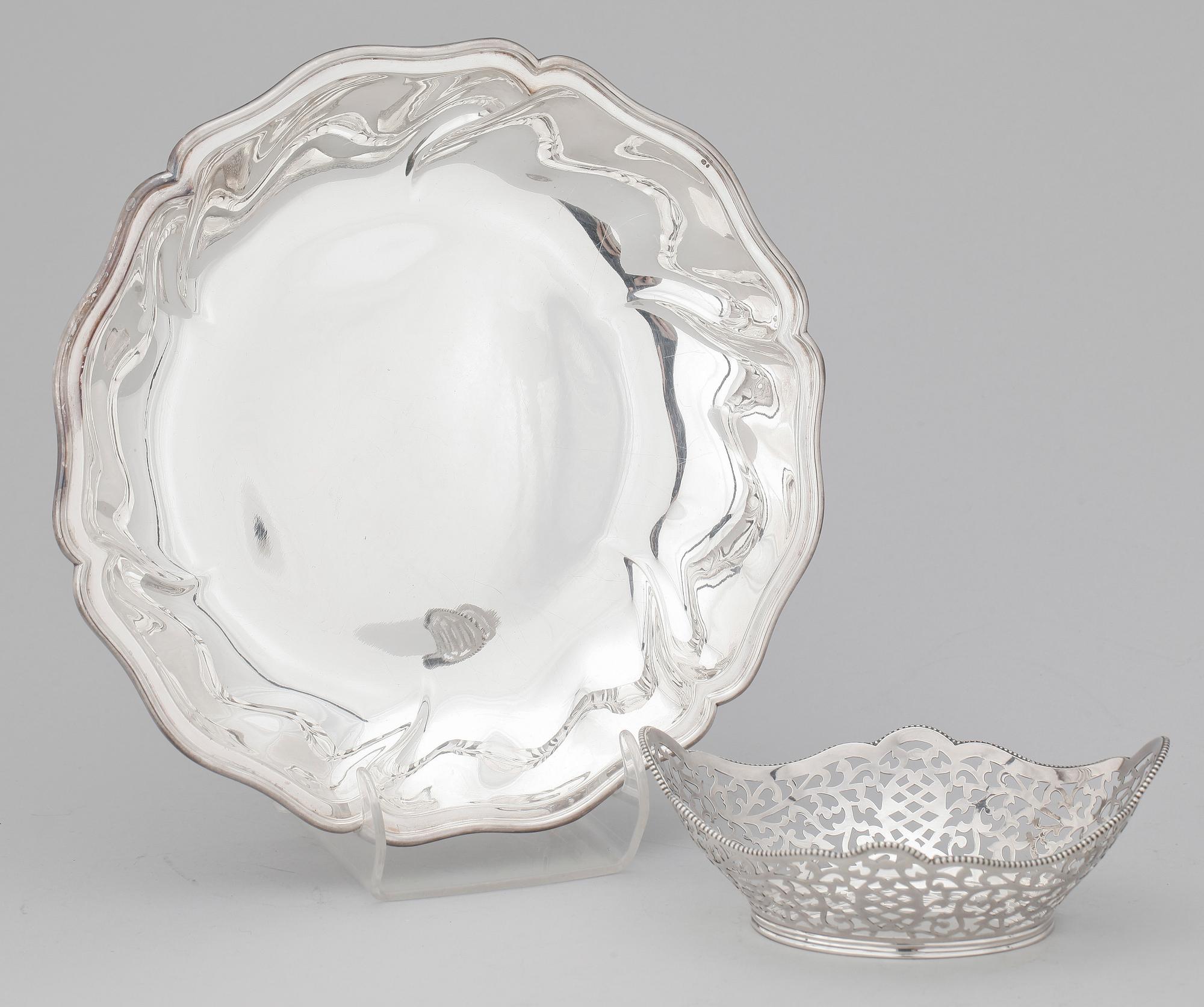 SKÅLFAT SAMT SKÅL, silver, bla svenska importstämplar, 1900-talets första hälft/mitt. Totalvikt ca 640 gram.