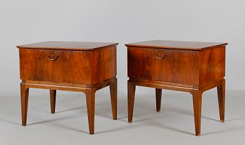 SÄNGBORD, 1 par, 1900-talets mitt.