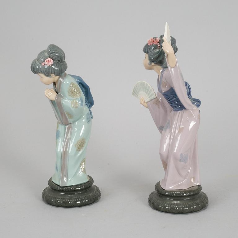 A pair of porcelain figurines, Spain, secind half of the 20th century.