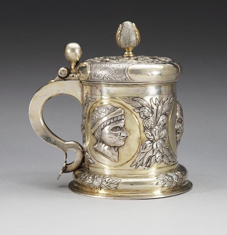 A Baltic 17th century parcel-gilt tankard, makers mark of Daniel Otto, Reval (1659-1689).