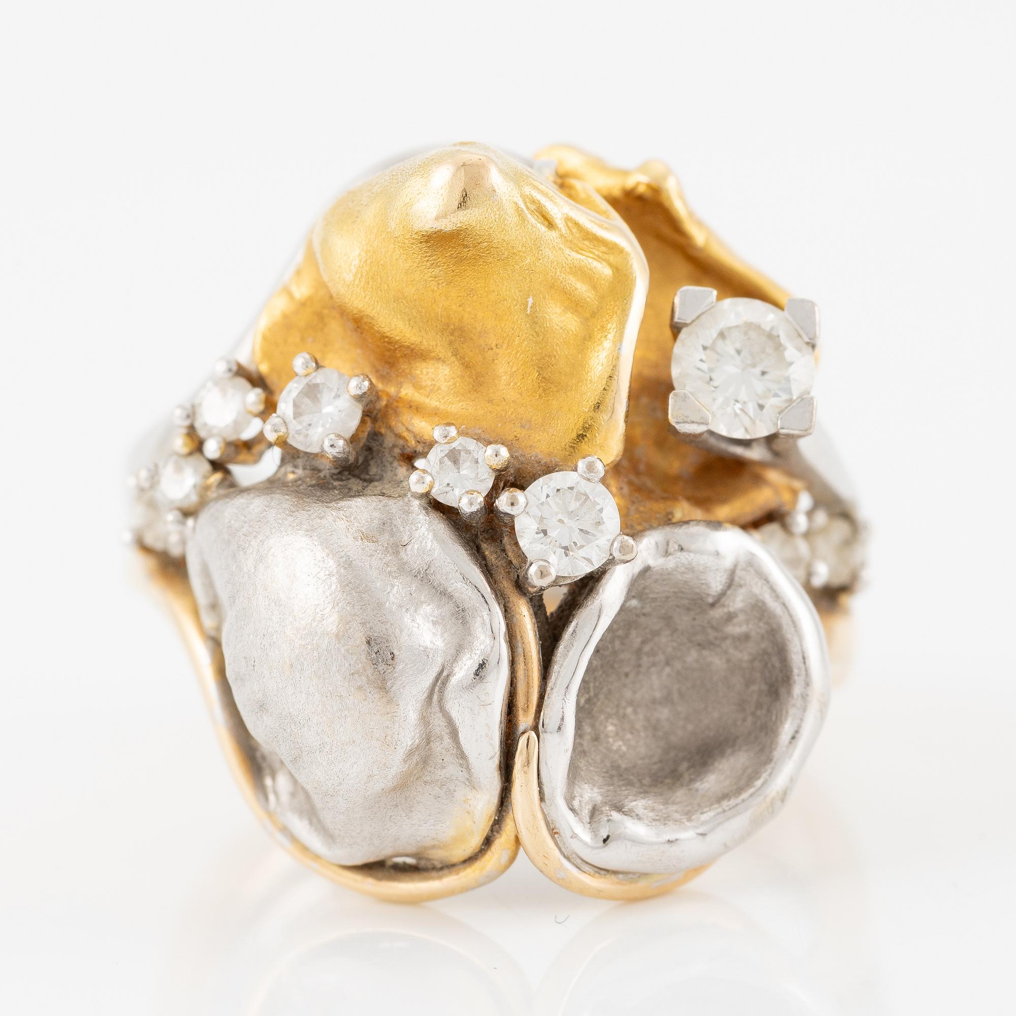 C Antonsen ring 14K guld och vitguld med runda briljantslipade diamanter.