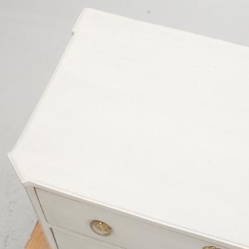 Chest of drawers, Gustavian style, 20th century.