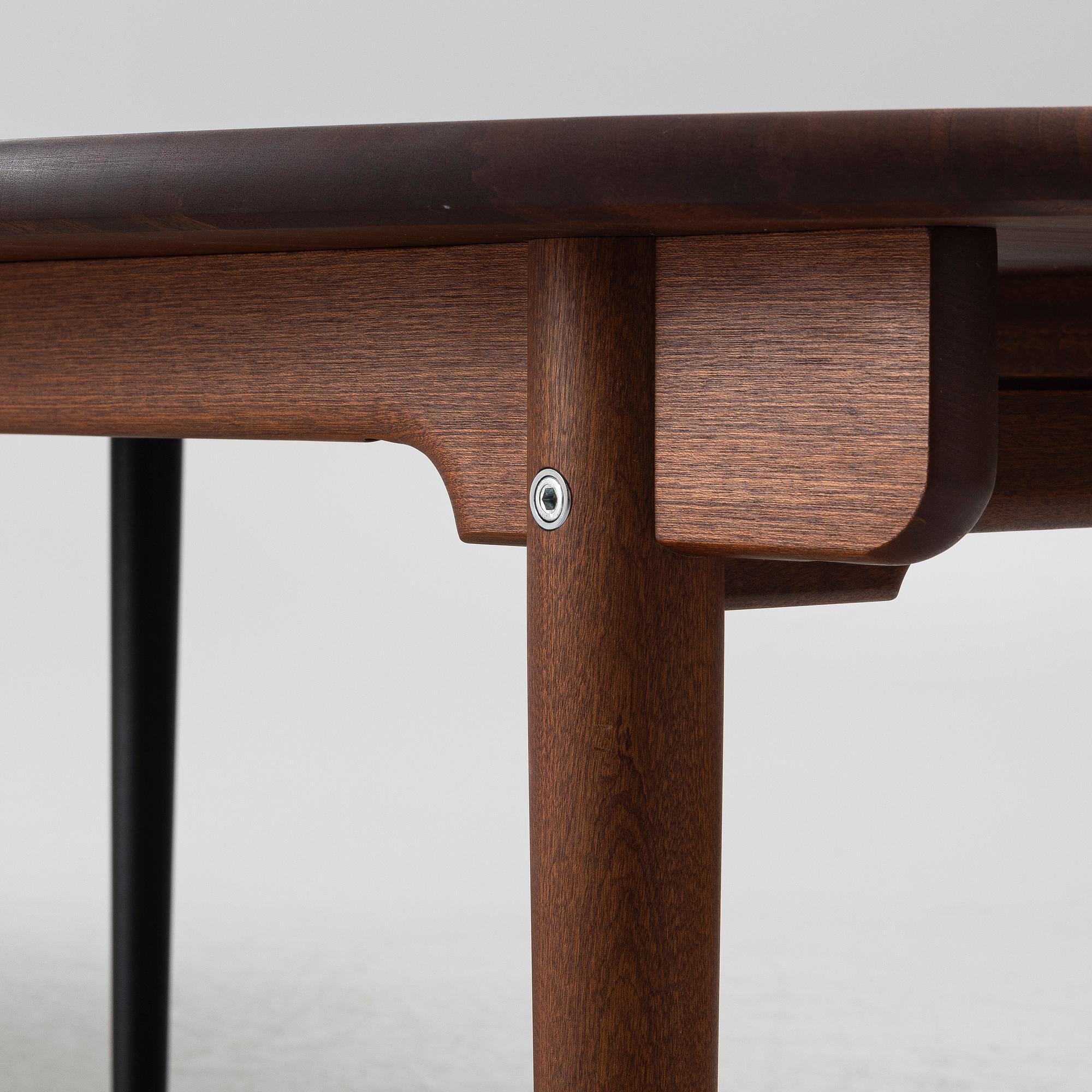 Hans J. Wegner, matbord, modell CH338, Carl Hansen, Danmark, omkring 2020.
